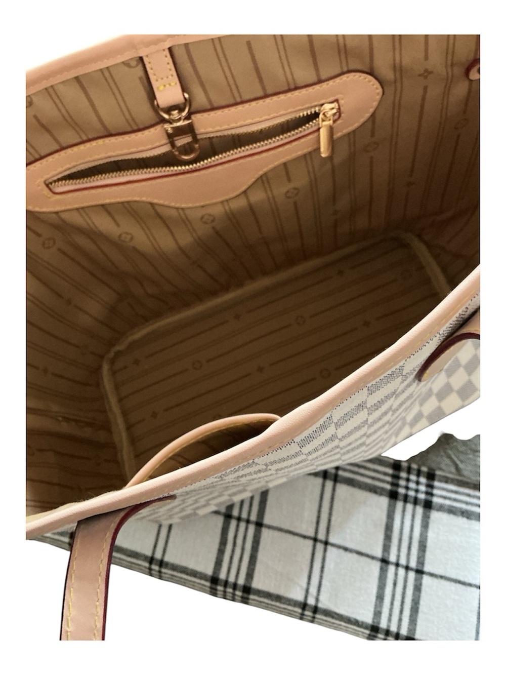 Designer-Inspired NWOT Cream Checkered Large Tote Bag with Tan Trim - Picture 3 of 6